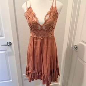 Free People Intimately One Adella Slip Woman Mini Lace Dress in Rose - M